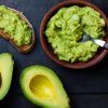 Versátil, saboroso e bom para a saúde: veja os benefícios do abacate