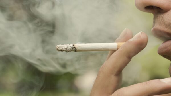 Estudo aponta alterações que o cigarro pode causar na boca; veja quais são