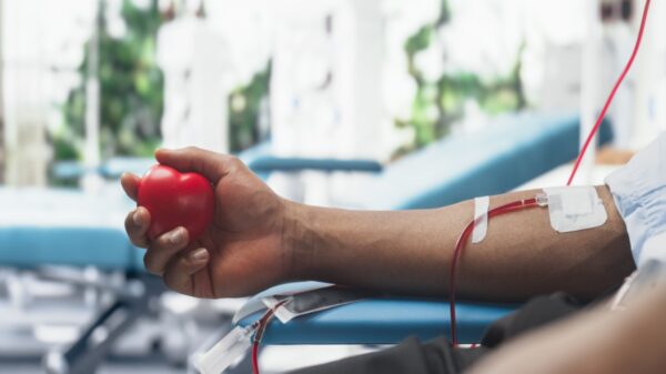 Quem teve AVC pode doar sangue? Entenda